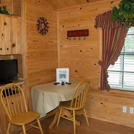 Medina Lake Camping Resort Cabin 3 Lakehills Eksteriør billede