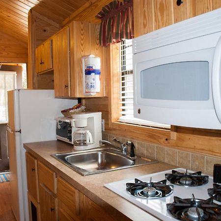 Medina Lake Camping Resort Cabin 3 Lakehills Eksteriør billede