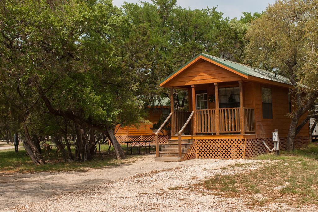 Medina Lake Camping Resort Cabin 3 Lakehills Eksteriør billede